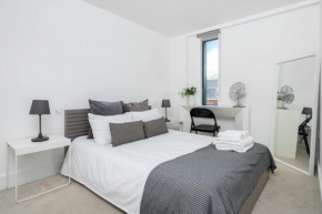 LUXURY! 2BEDR/3 BEDS/2BATH COVENT GARDEN